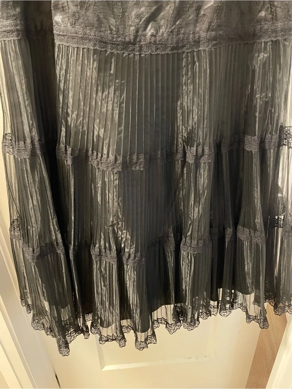 Simon Chang Black Lace V-Neck Pleated Midi Dress - Picture 6 of 15